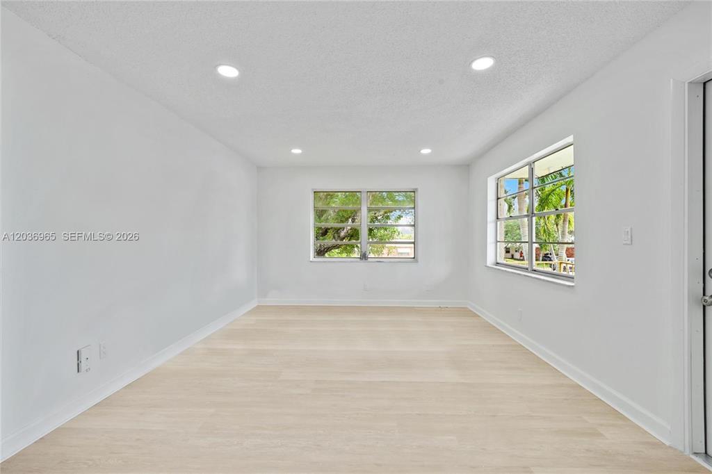 Building Photo - 6211 SW 37th St