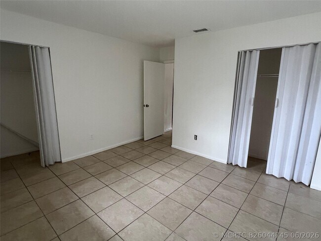 Building Photo - 2442 NW 52nd Ave