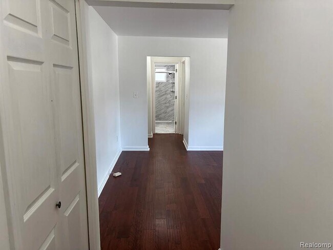 Building Photo - 4830 Briarwood Ave