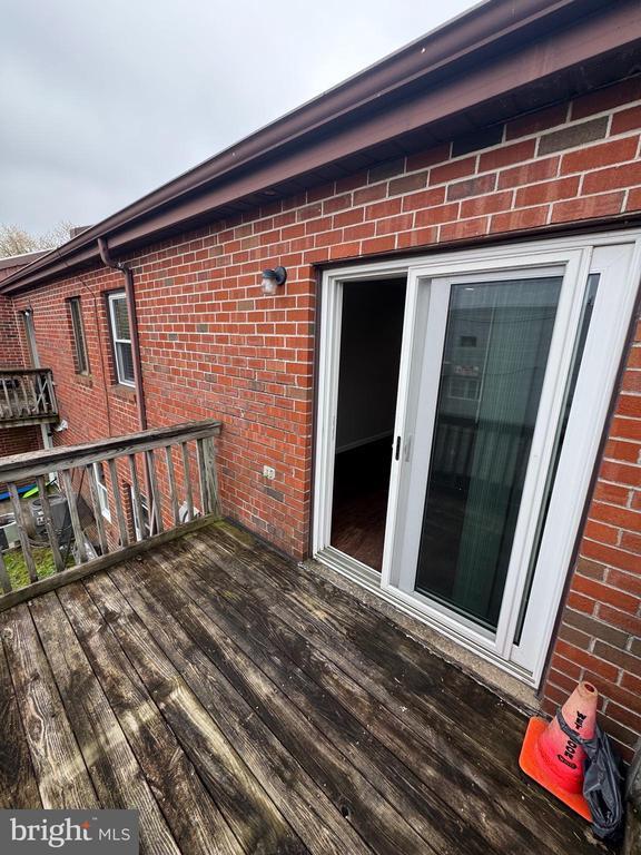 Building Photo - 9841 Northeast Ave