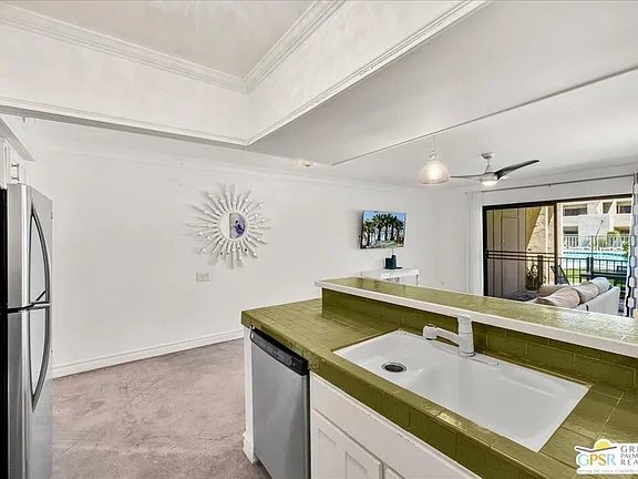 Building Photo - 1655 E Palm Canyon Dr
