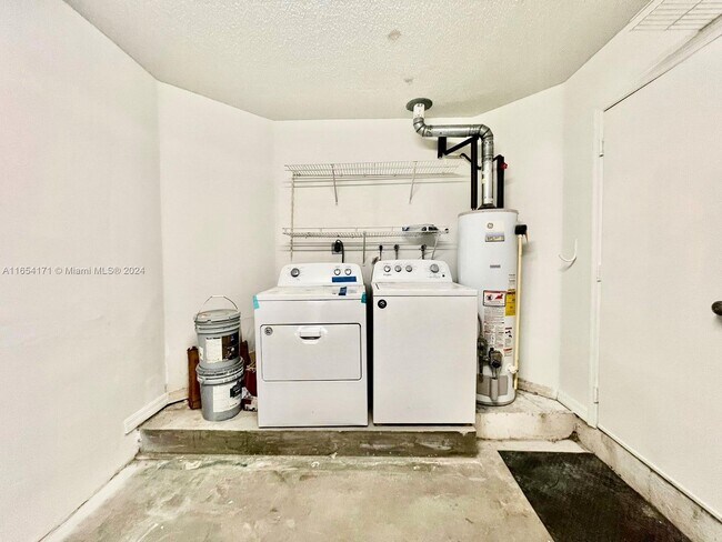 Building Photo - 9941 NW 32nd St