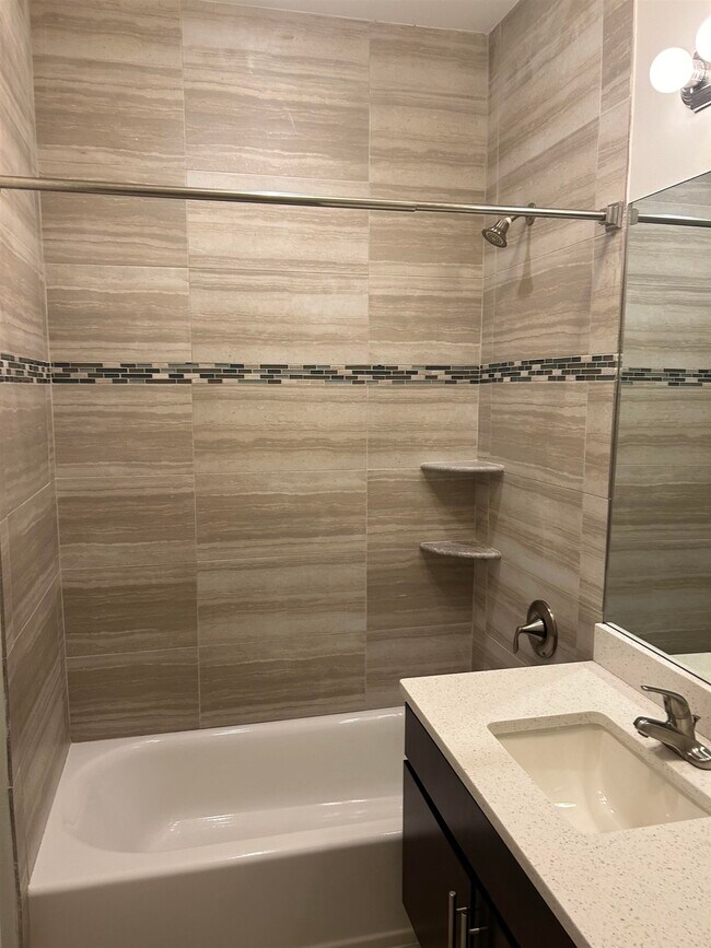 Building Photo - 186 Broadway