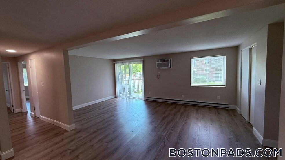 Building Photo - 310 Thompson Rd