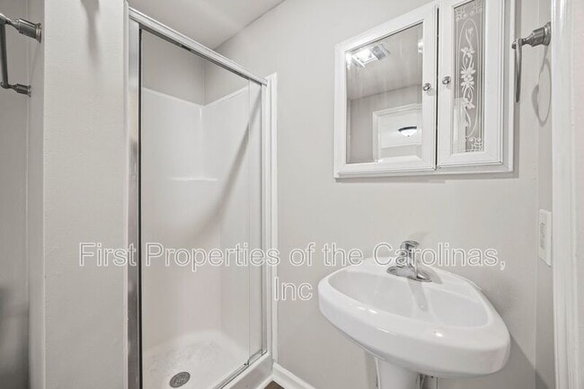 Building Photo - 1127 W 5th Ave