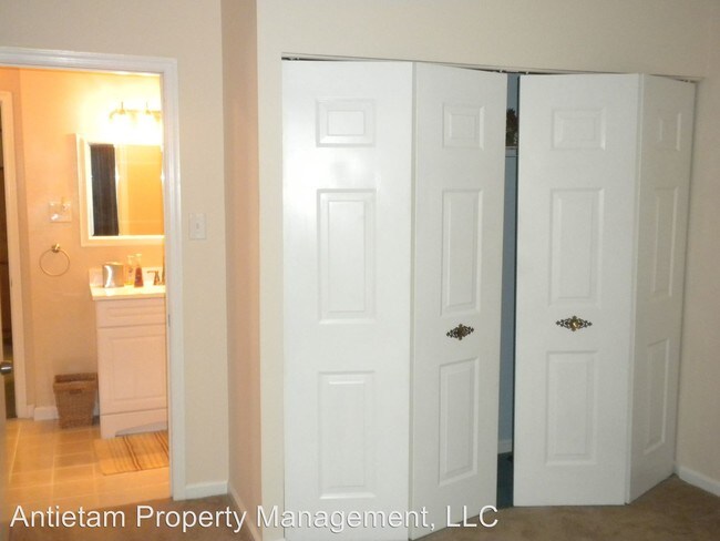 Building Photo - 2 br, 1 bath House - 1036 Brinker Drive #302