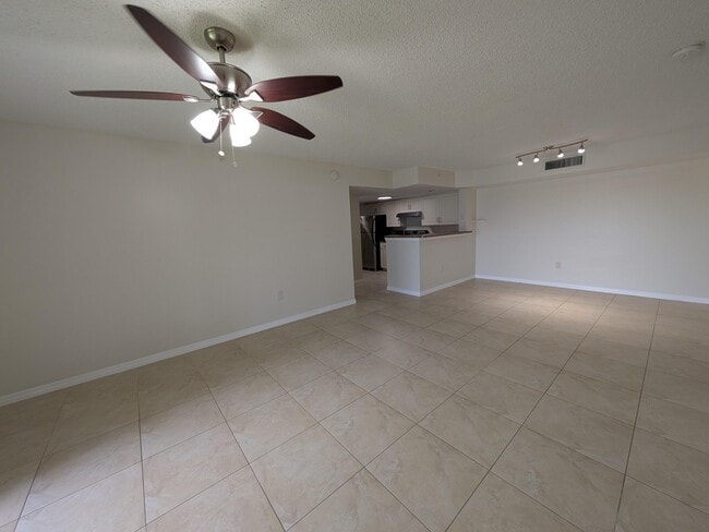 Building Photo - 5011 Wiles Rd