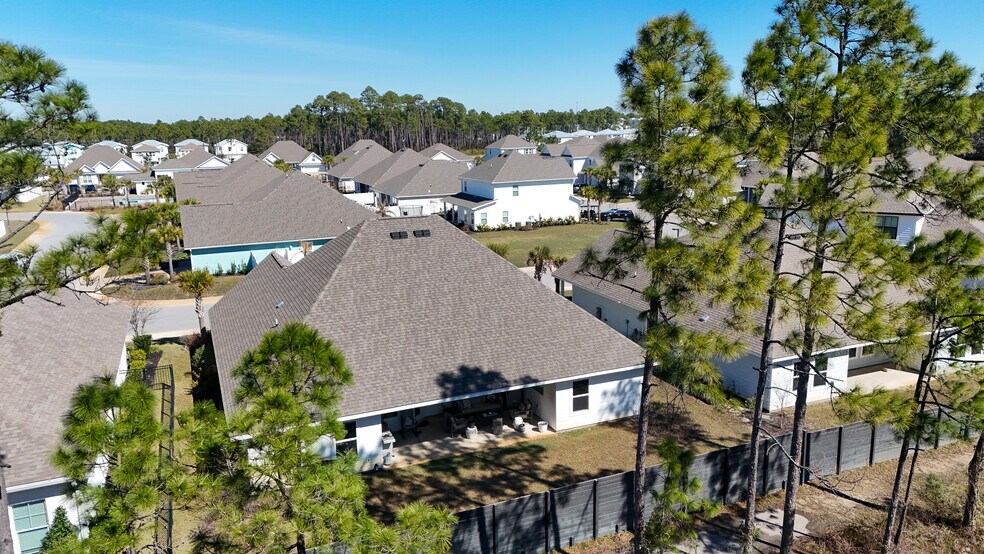 Building Photo - 128 Pine Lake Dr