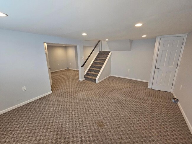 Building Photo - 26 Dahill Rd