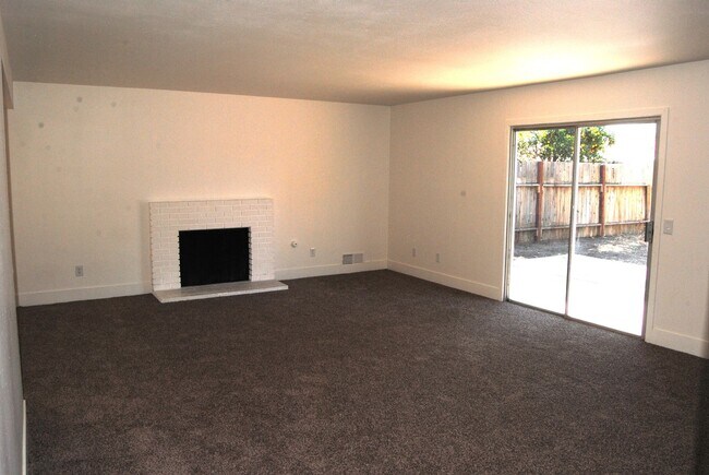 Building Photo - 2401 Bernice Ct
