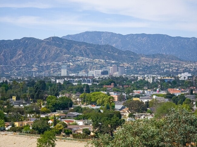 Building Photo - Modern Luxury Condo with Panoramic Views | 3-Story Condo + Private Rooftop Deck