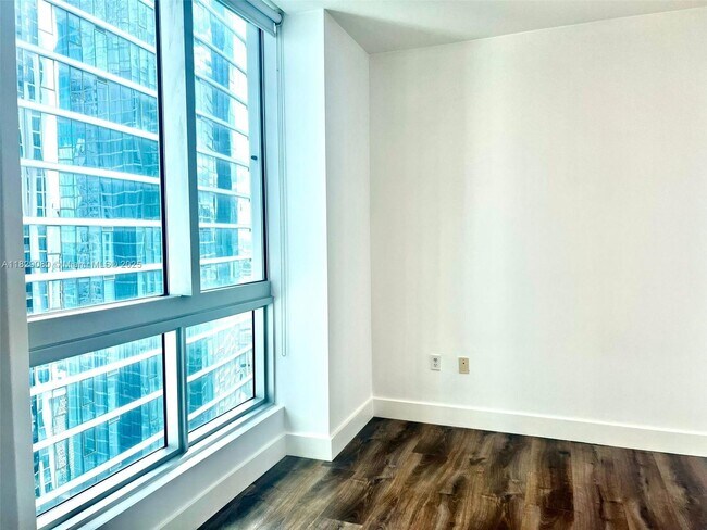 Building Photo - 300 S Biscayne Blvd