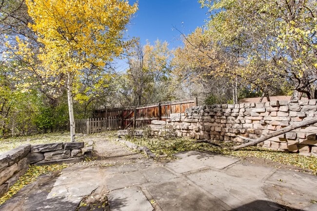 Building Photo - 1525 Crestmore Pl