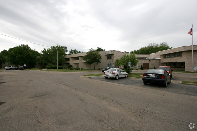 Building Photo - Collier Garden Apartments