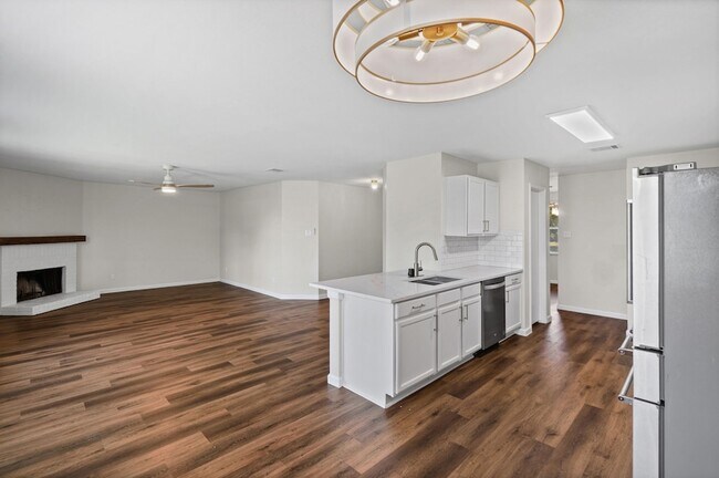 Building Photo - 2140 Hacienda Ct