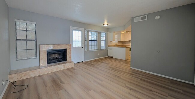 Building Photo - 3 Bedroom Townhome Near W University Dr and S Hardy Dr!