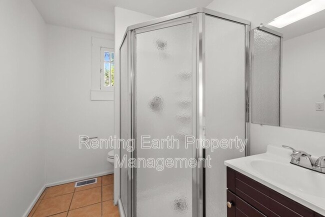 Building Photo - 609 34th St S