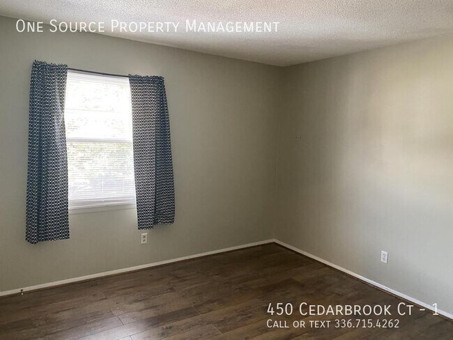 Building Photo - 450 Cedarbrook Ct