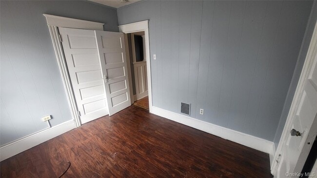 Building Photo - 107 Smith St