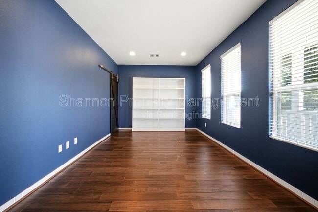 Building Photo - 605 Dumble St