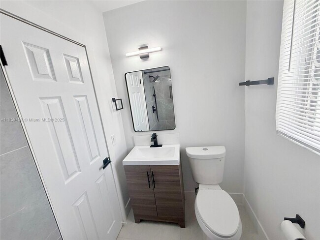 Building Photo - 254 E Dania Beach Blvd