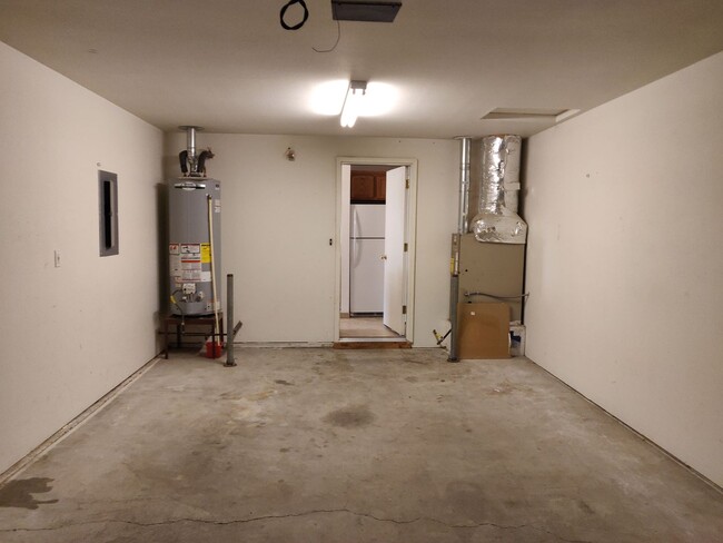 Building Photo - 2x2 duplex with a fenced yard, single-car ...