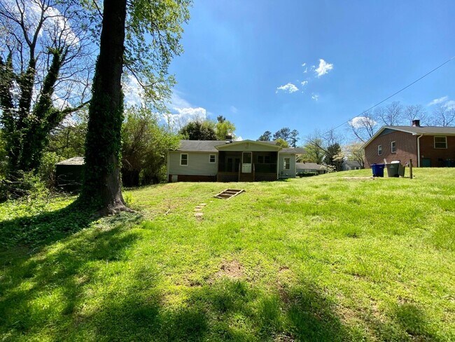 Building Photo - 109 Kreswell Cir