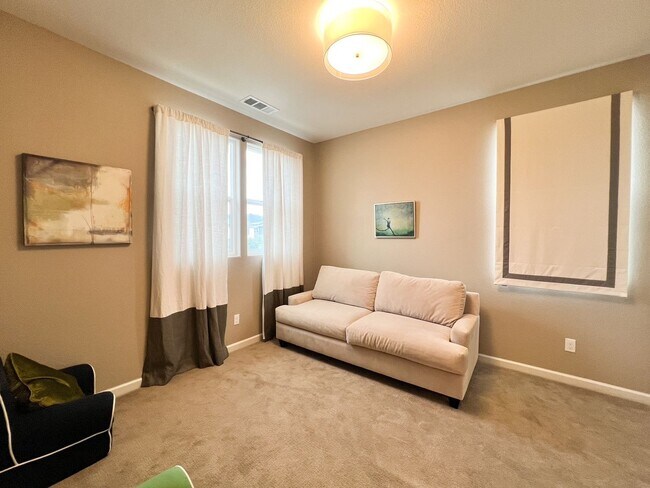 Building Photo - Modern Four-Bedroom Napa Home