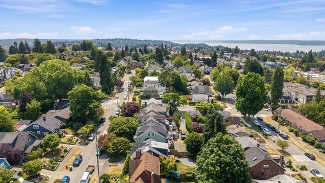 Building Photo - Gorgeous Remodeled West Seattle Craftsman w/ Air Conditioning