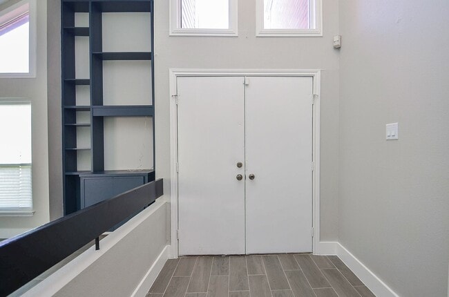 Building Photo - 12510 Seaswept Dr