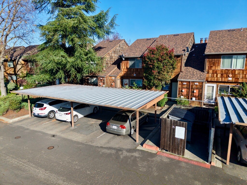 Building Photo - 1460 Parkway Dr