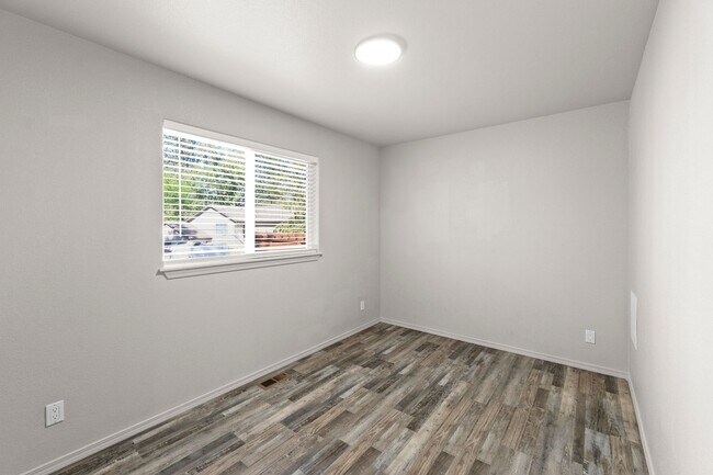 Building Photo - Post Falls ID Multi-Level Home for Rent