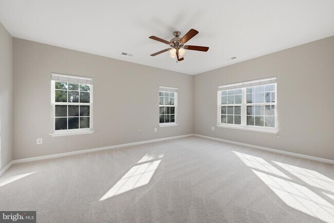 Building Photo - 300 Kintyre Ln