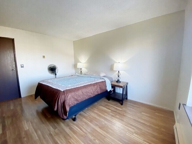 Building Photo - 4660 Reka Dr