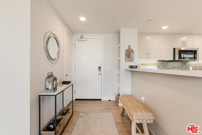 Building Photo - 6030 S Seabluff Dr