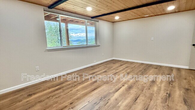 Building Photo - 5833 E Yellowstone Trail