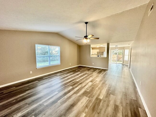 Building Photo - 13389 Kimberlite Dr