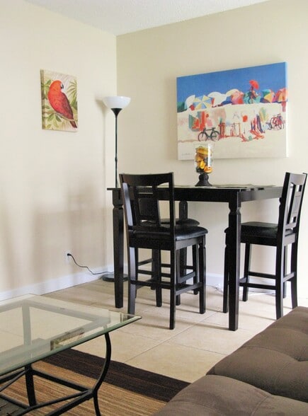 Building Photo - 304 SW 16th Ct