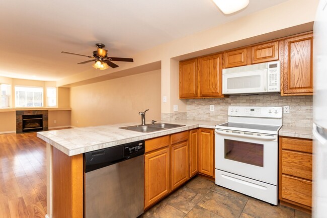 Building Photo - Charming 2-Bed, 2-Bath Townhome– Move-In R...