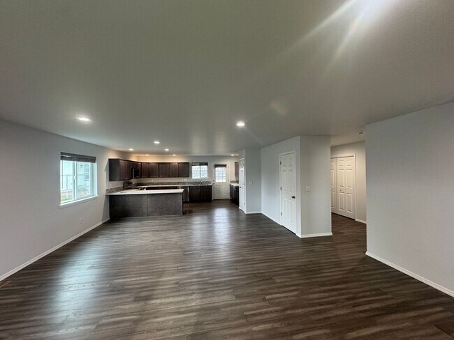 Building Photo - 2005 Ledwich Ave