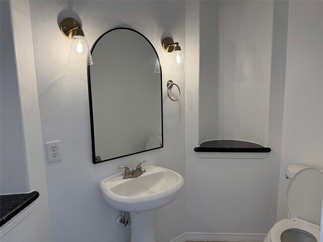 Building Photo - 16406 Lakewood Field Dr