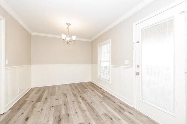 Building Photo - 1106 Victoria Dr