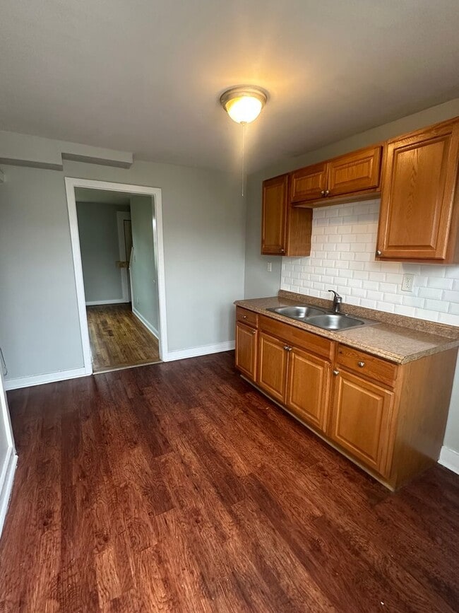 Building Photo - 18-24 Balzac Court