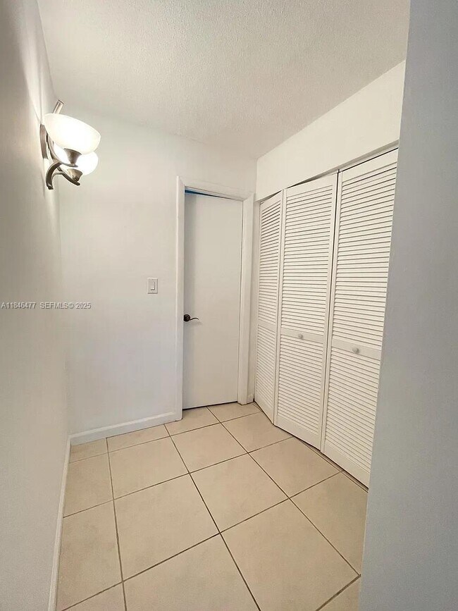 Building Photo - 3750 NE 169th St