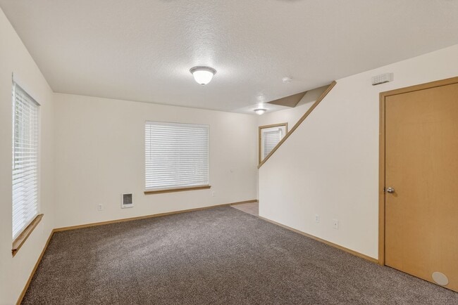 Building Photo - 4837 NE 102nd Ave