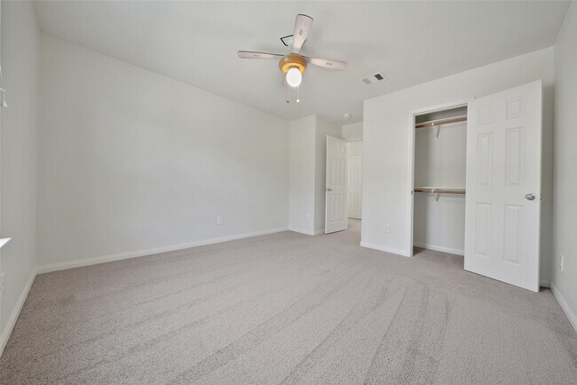 Building Photo - 305 Crooked Pine Court