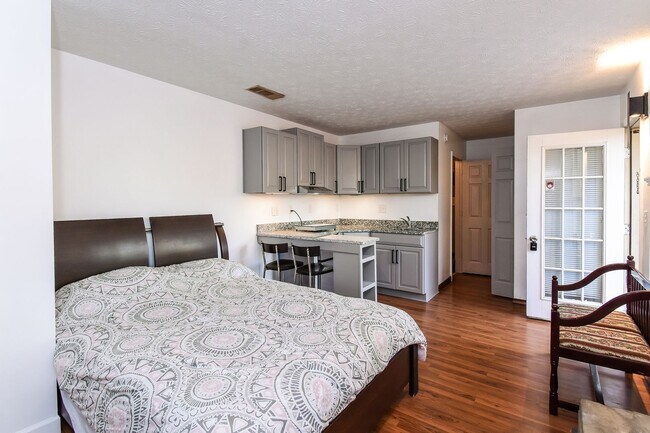 Building Photo - 1312 Brandl Dr SW