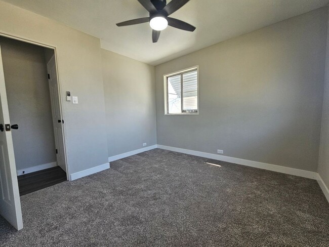 Building Photo - NE 3 bedroom 1 bath with garage near shopp...