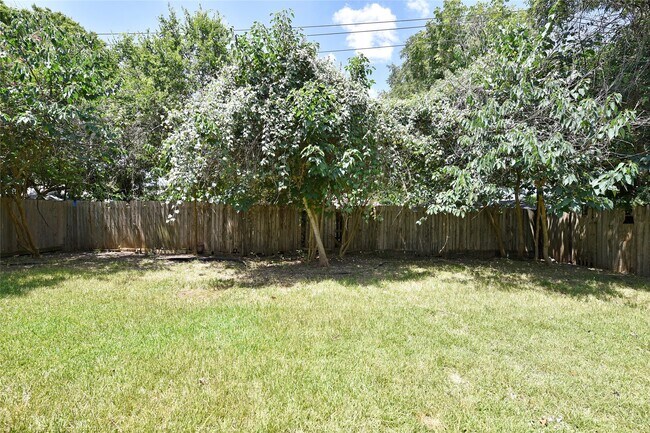Building Photo - 5830 Hornwood Dr