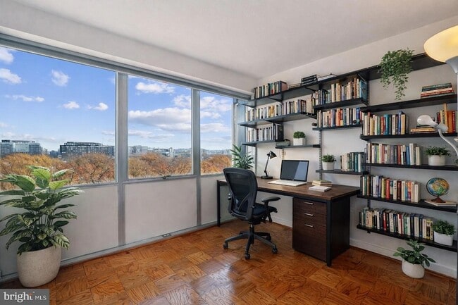 Building Photo - 1301 Delaware Ave SW